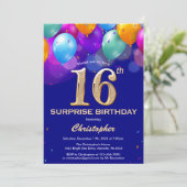 Verrassend 16e verjaardag marinenblauw en gouden b kaart (Staand voorkant)