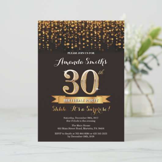 Verrassend 30e verjaardag Uitnodiging zwart en gou (Staand voorkant)