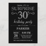 Verrassend 30th Birthday Invitation Black en Silve Kaart<br><div class="desc">Verrassend 30e verjaardag Uitnodiging met Zwarte en Zilveren Glitter Achtergrond. Chalkboard. Volwassen verjaardag. Mannen of vrouwen uitgenodigd. Elke leeftijd. Voor verdere aanpassing,  te klikken gelieve de knoop "van de Aanpassing het"en ons ontwerphulpmiddel te gebruiken om deze sjabloon te wijzigen.</div>