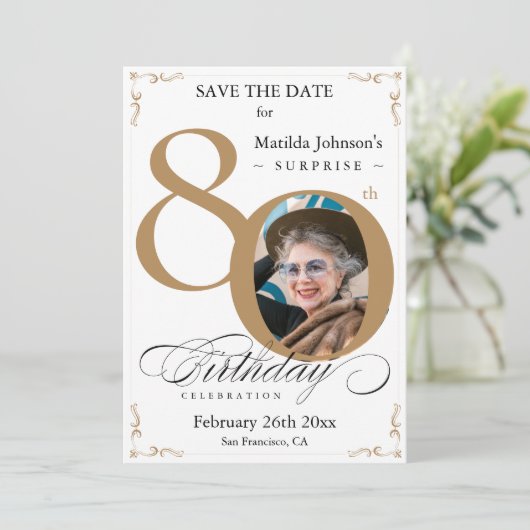 Verrassend 80e verjaardag Gold White Save the Date Kaart (Staand voorkant)