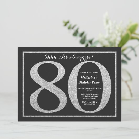 Verrassend 80e verjaardag Uitnodiging Silver Glitt (Staand voorkant)