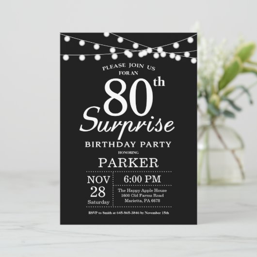 Verrassend 80e verjaardag Uitnodiging zwart-wit (Staand voorkant)