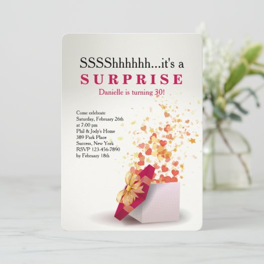 Verrassend!  Birthday Uitnodiging (Staand voorkant)