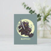Verrassend! Black Cat Ninja Flying Kick Cartoon Briefkaart (Staand voorkant)