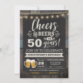 Verrassende Cheers and Beers 50th Birthday Invitat Kaart (Voorkant)