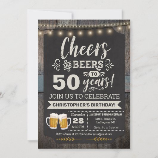 Verrassende Cheers and Beers 50th Birthday Invitat Kaart (Voorkant)