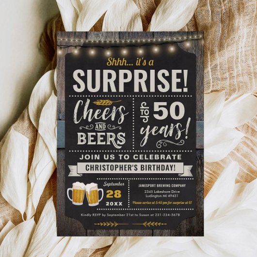 Verrassende Cheers and Beers 50th Birthday Invitat Kaart