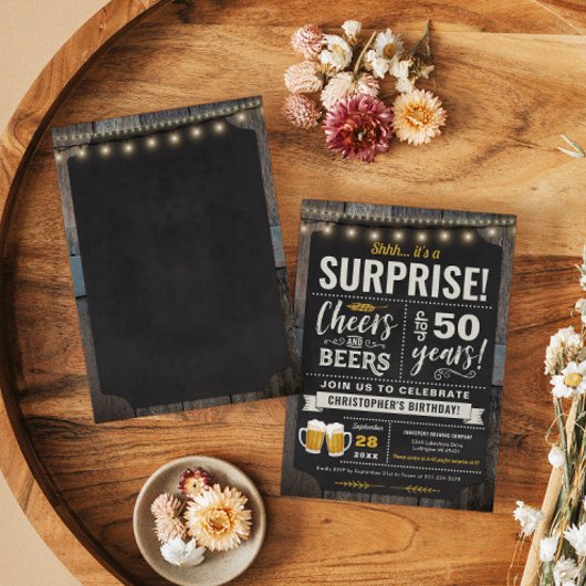 Verrassende Cheers and Beers 50th Birthday Invitat Kaart