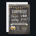 Verrassende Cheers and Beers 60th Birthday Invitat Kaart<br><div class="desc">Verrassende Cheers and Beers 60th Birthday Uitnodiging met krijkbord en letters met aanpasbare leeftijd.</div>