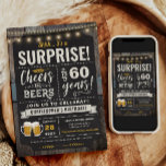 Verrassende Cheers and Beers 60th Birthday Invitat Kaart<br><div class="desc">Surprise Cheers and Beers 60th Birthday Invitation met krijtbord en belettering met aanpasbare leeftijd.</div>