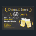Verrassende Cheers and Beers 60th Birthday Invitat Kaart<br><div class="desc">Surprise Cheers and Beers 60ste verjaardag uitnodiging. Verjaardag voor volwassenen. Biertje voor mannen. Krijtbord zwart-witte achtergrond. Voor verdere aanpassing klikt u op de knop "Aanpassen" en gebruikt u onze ontwerptool om deze sjabloon te wijzigen.</div>