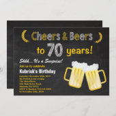 Verrassende Cheers and Beers 70th Birthday Invitat Kaart (Voorkant / Achterkant)