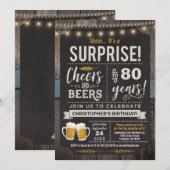 Verrassende Cheers and Beers 80th Birthday Invitat Kaart (Voorkant / Achterkant)