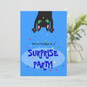 Verrassende partij Uitnodiging zwarte kat confetti (Staand voorkant)