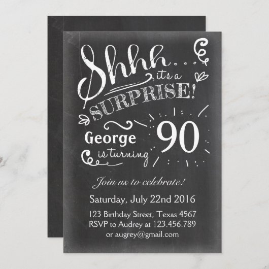 Verrassende verjaardagsuitnodiging 90 Chalkboard R Kaart (Voorkant / Achterkant)