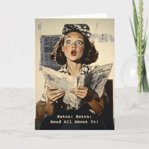 Verrassende vrouw leest krant