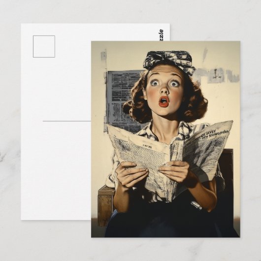 Verrassende vrouw leest krant briefkaart (Voorkant / Achterkant)