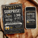 Verrassenkaas en bier 30e verjaardag uitnodiging<br><div class="desc">Surprise Cheers and Beers 30th Birthday Invitation met krijtbord en belettering met aanpasbare leeftijd.</div>