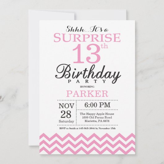 Verrassing 13e verjaardag uitnodiging Roze Chevron (Voorkant)