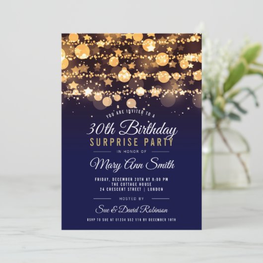 Verrassing 30e verjaardag Gold & Navy uitnodiging (Staand voorkant)