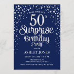 Verrassing 50ste Verjaardagsfeest - Zilver & Marin Kaart<br><div class="desc">Verrassing 50ste verjaardag feestuitnodiging. Elegant design in marineblauw en faux glitter zilver. Beschikt over stijlvol scriptlettertype en confetti. Stuur me een bericht als je aangepaste leeftijd nodig hebt.</div>