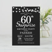 Verrassing 60e verjaardag uitnodiging zwart-wit (Staand voorkant)