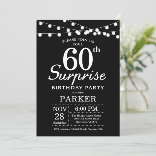 Verrassing 60e verjaardag uitnodiging zwart-wit (Staand voorkant)