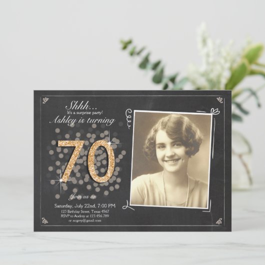 Verrassing 70e verjaardag uitnodiging Chalkboard v (Staand voorkant)