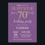 Verrassing 70e verjaardag uitnodiging Paarse en go<br><div class="desc">Verrassing 70e verjaardag uitnodiging met Paarse en gouden glitter achtergrond. Krijtbord. Verjaardag voor volwassenen. Mannen of vrouwen Bday Uitnodigen. Elke leeftijd. Voor verdere aanpassing klikt u op de knop "Aanpassen" en gebruikt u onze ontwerptool om deze sjabloon te wijzigen.</div>