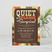 Verrassing verjaardagsfeest  typografie uitnodigt kaart (Staand voorkant)