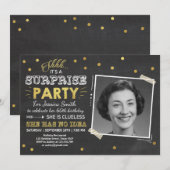 Verrassing verjaardagsuitnodiging Chalkboard Gold Kaart (Voorkant / Achterkant)