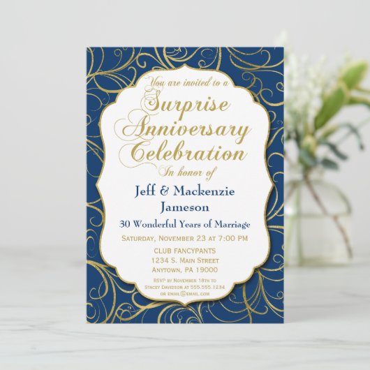 Verrassingsjubileumuitnodiging Navy Goud Swirl Kaart (Staand voorkant)