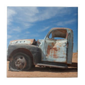 Verre auto in de woestijn tegeltje (Voorkant)