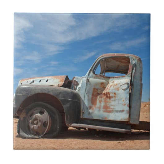 Verre auto in de woestijn tegeltje (Voorkant)
