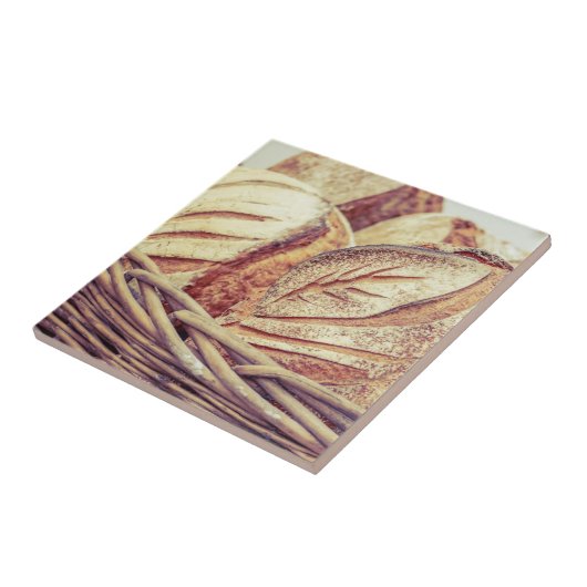 vers brood in een mandje tegeltje (Zijkant)