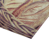 Vers gebakken brood in een mand snijplank (Hoek)