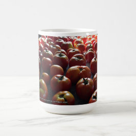 Vers tomaten Bloed collectie op een Koffiemok