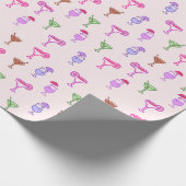 Verscheidenheid aan cocktails op roze inpakpapier (Hoek)