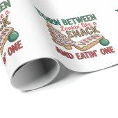 Verscheurd tussen eruit zien als een snack en er e cadeaupapier (Rol Hoek)