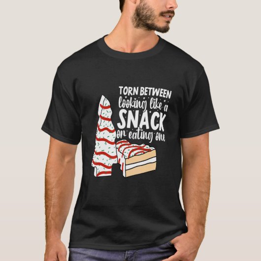 Verscheurd tussen eruitzien als een snack en er ee t-shirt (Voorkant)