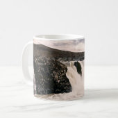 Verschildering van de mok van Sigalda Waterfall (Voorkant links)