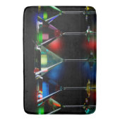 Verschillende cocktails in martinibrillen met verl badmat (Voorkant Verticaal)