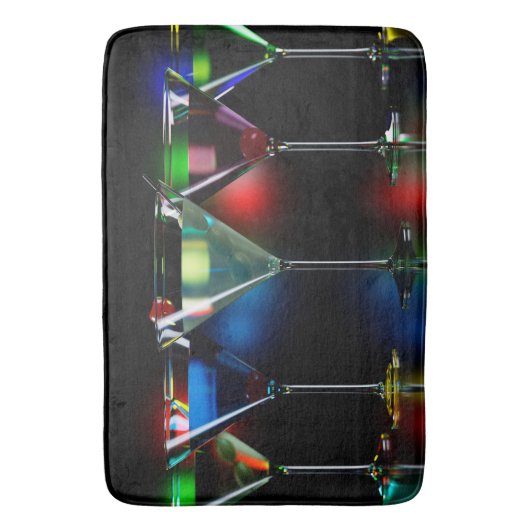 Verschillende cocktails in martinibrillen met verl badmat (Voorkant Verticaal)