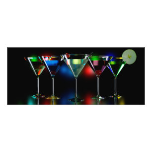 Verschillende cocktails in martinibrillen met verl foto afdruk