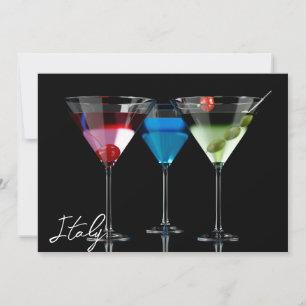 Verschillende cocktails in martinibrillen op zwart