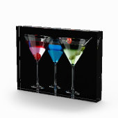Verschillende cocktails in martinibrillen op zwart fotoblokken (Rechts)