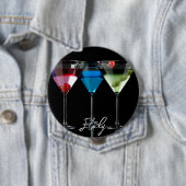 Verschillende cocktails in martinibrillen op zwart ronde button 4,0 cm (In situ)
