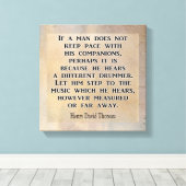 Verschillende Drummer **Thoreau quote **Canvas pri Canvas Afdruk (Insitu (Houten vloer))