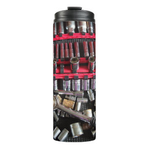 Verschillende sockets in een gereedschaplade thermosbeker