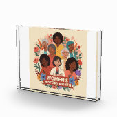 Verschillende vrouwen vieren de maand van de vrouw fotoblokken (Rechts)